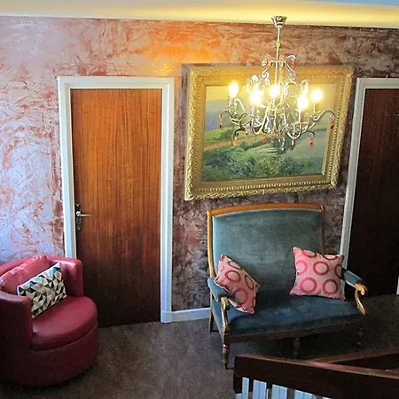 Victor Hugo Hotel 2*